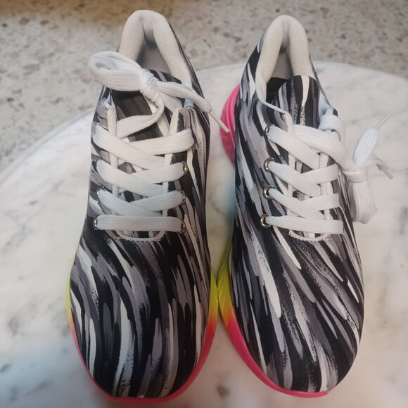 Women's Sneakers NWT Lace-Up 7.5 - 8 Zebra & Rainbows - Picture 2 of 6